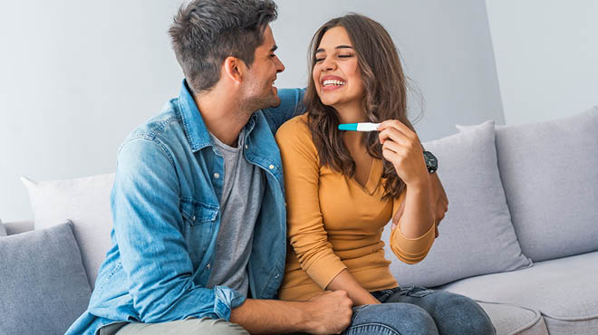 https://www.mayoclinichealthsystem.org/-/media/national-files/images/hometown-health/2020/couple-with-positive-pregnancy-test.jpg?sc_lang=en