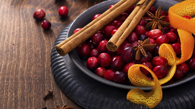 https://www.mayoclinichealthsystem.org/-/media/national-files/images/hometown-health/2021/bowl-of-cranberries-cinnamon-orange.jpg?sc_lang=en