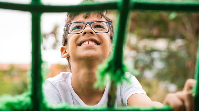 Child on green ropes course